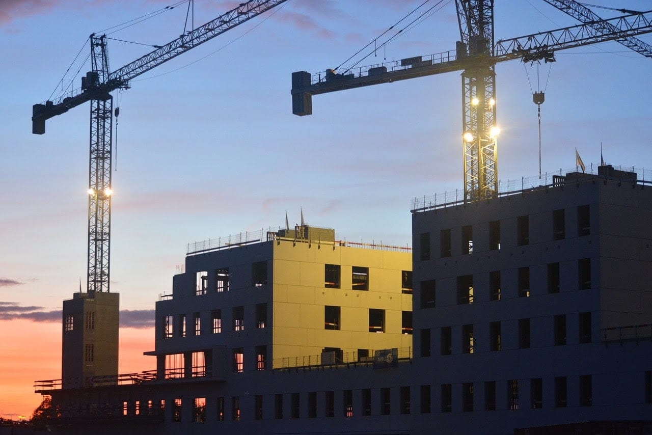 sector-construccion-edificios-gruas-reforma-evolucion